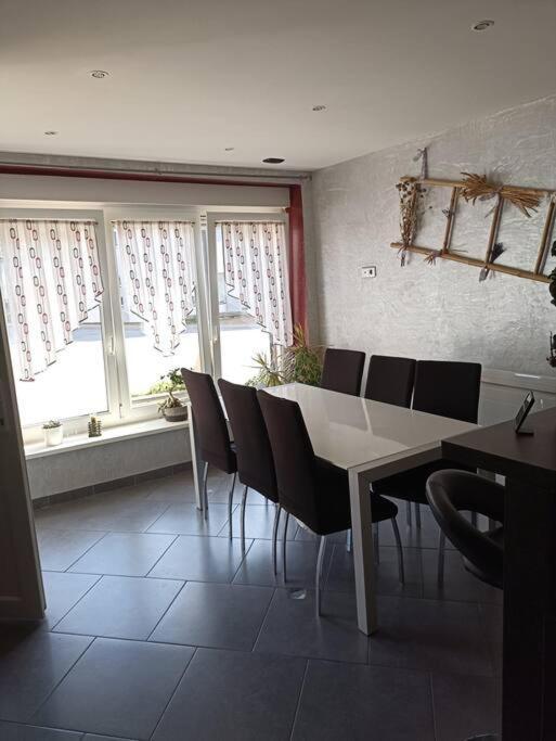 Appartement De 70M2 Tout Equipe Hargarten-aux-Mines Exterior photo